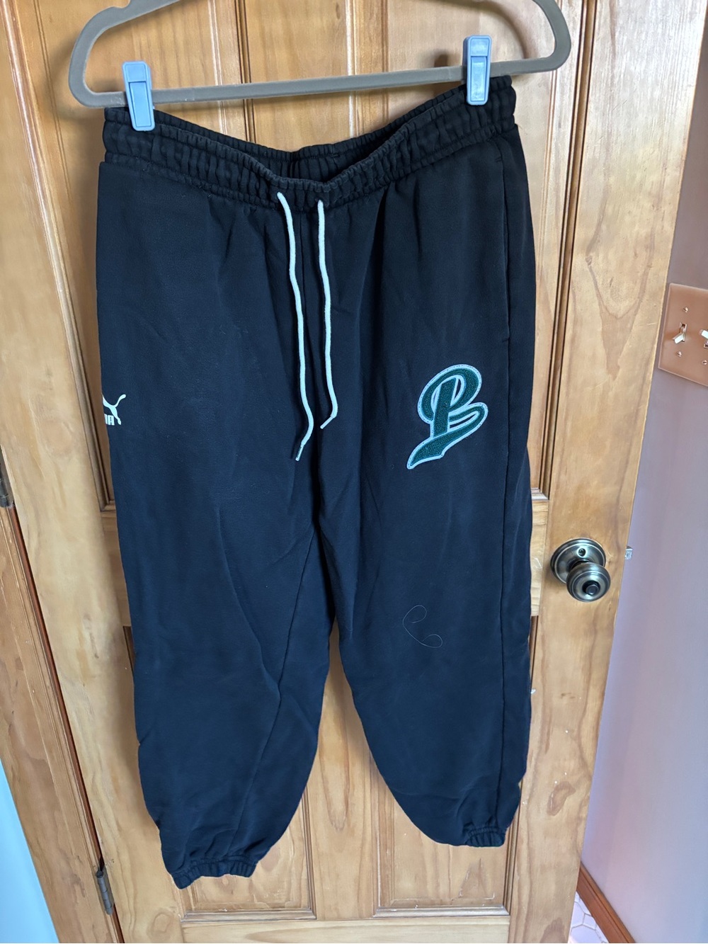 Puma Varsity Letter Men’s Pullover Sweatshirt and Sweatpants Matching Set - Picture 3 of 4